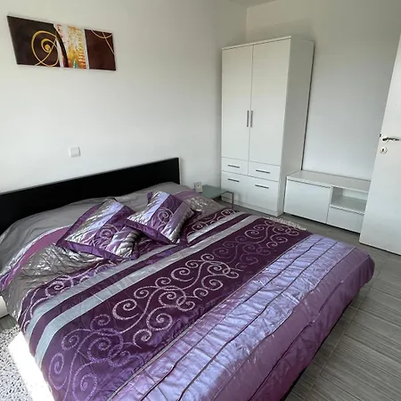 Elisia Apartment *